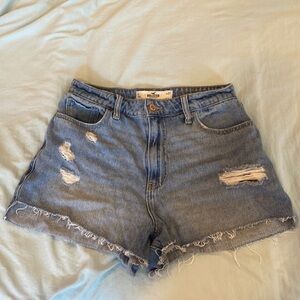 Hollister Curve High Rise Jean Shorts Size 27” in waist